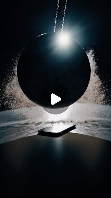 Los "trucos virales" que destruyen tu móvil. Humor + Sora.