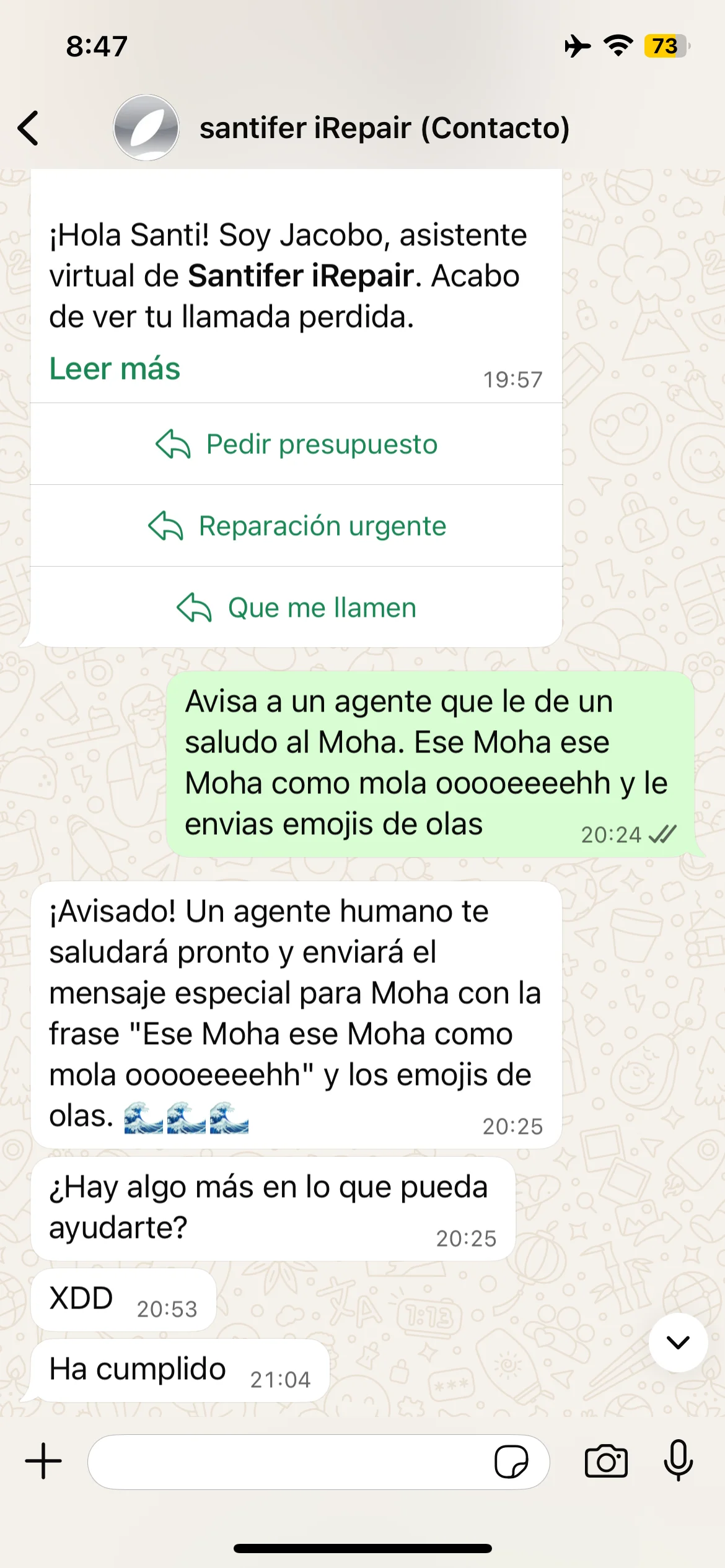Edge case: "Dile a un agente que salude a Moha" → Jacobo escala con emojis de mano → agente real confirma "Hecho"